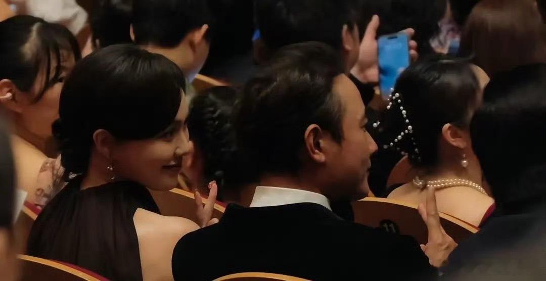 罗晋唐嫣同框参加女儿艺术节唐嫣罗晋女儿艺术节同框合体 罗晋唐嫣同框参加女儿艺术节