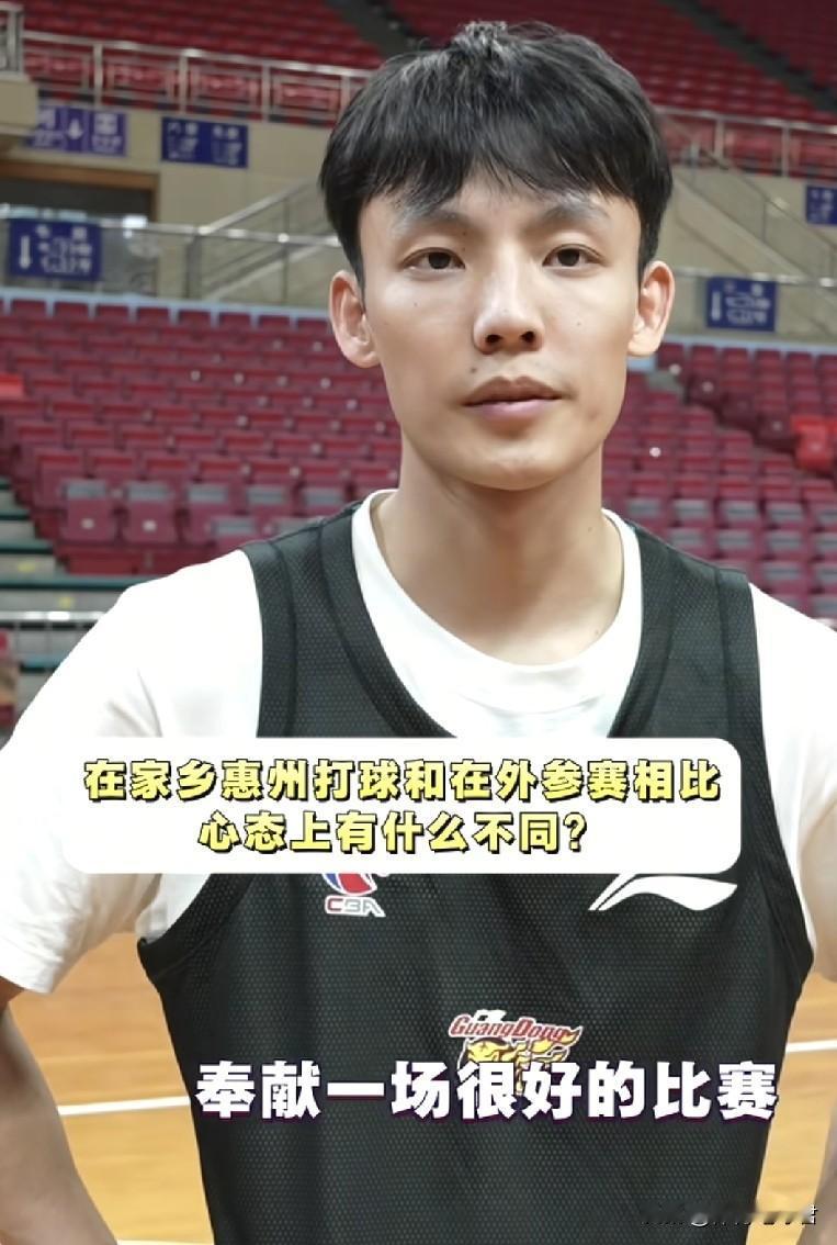 徐杰知恩图报！
今天晚上20点，广东男篮将在惠州江北体育馆再战深圳男篮！在赛前采