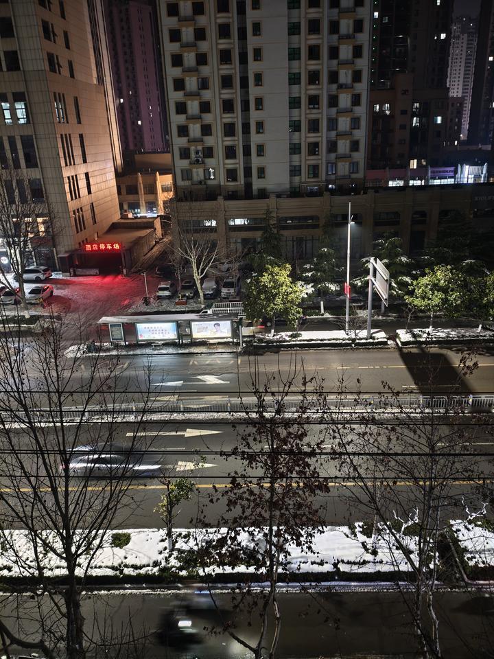 冬日生活打卡季雪片子一飘，楼下的路都冻硬了，谁爱出门谁出门，我是打算焊在沙发上了