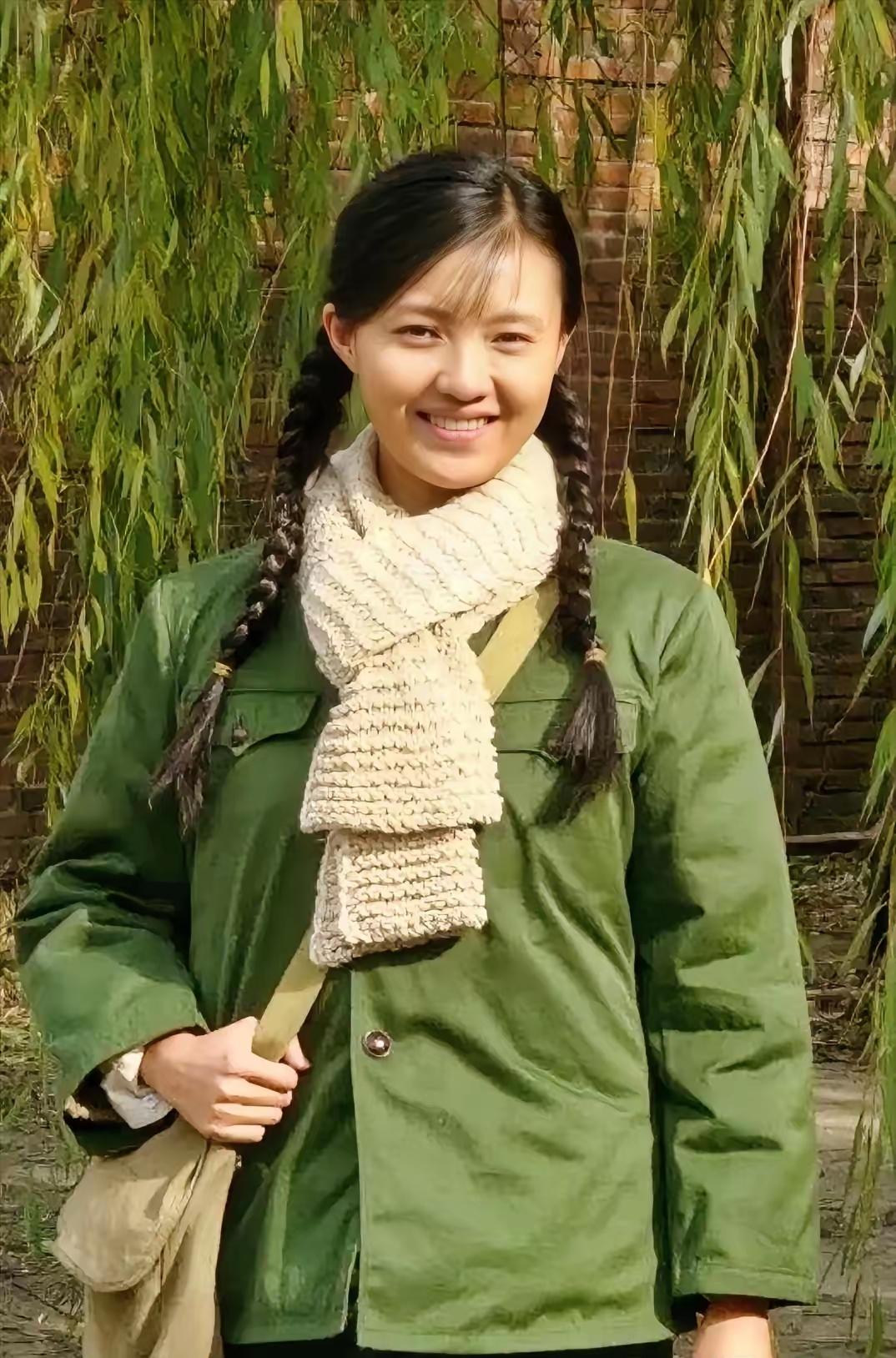 大家还记得这位女演员吗？
她今年48岁，湖北人，毕业于中戏，和章子怡、秦海璐、梅