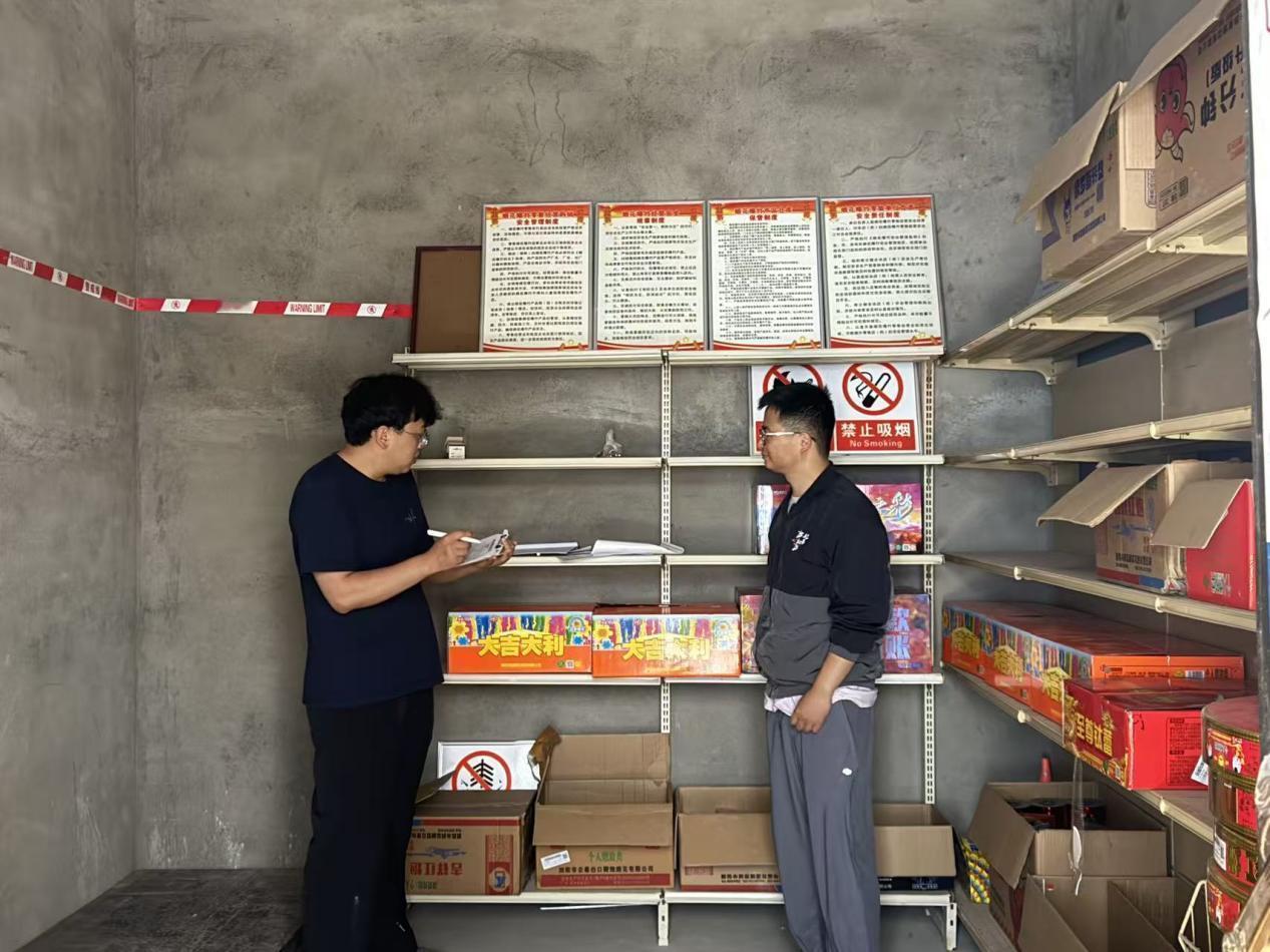 燕子乡开展“九小场所”安全隐患排查现场督促整改消除潜在风险
       
 近