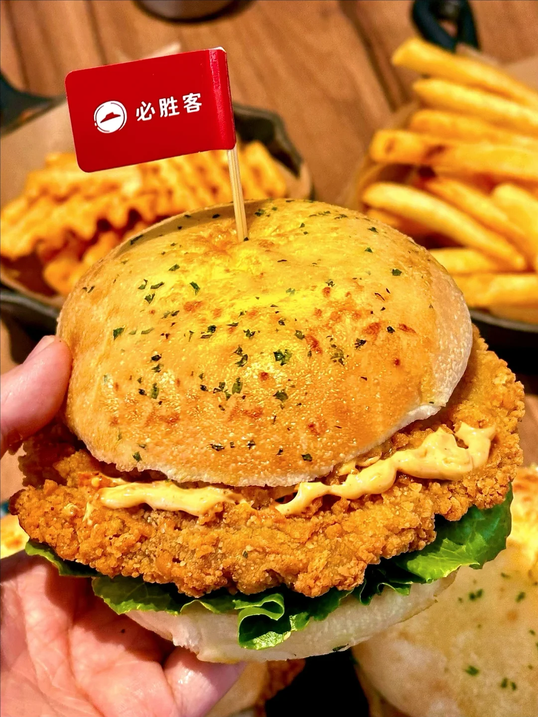 必胜客你真的越来越好吃了，做汉堡就没输过…