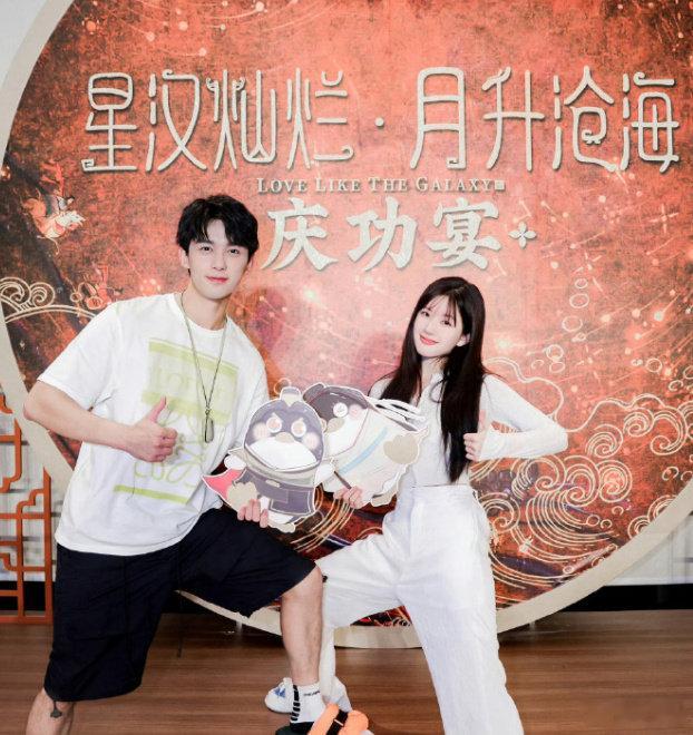 #江小宴说吴露可逃是假的# 狗仔江小宴今日直播爆料，说吴磊赵露思没在一起，吴露可