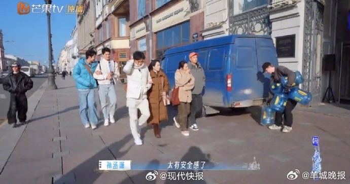 【#孙杨怪张豆豆不主动挽自己胳膊#】5月7日，《妻子的浪漫旅行》节目更新。； ；