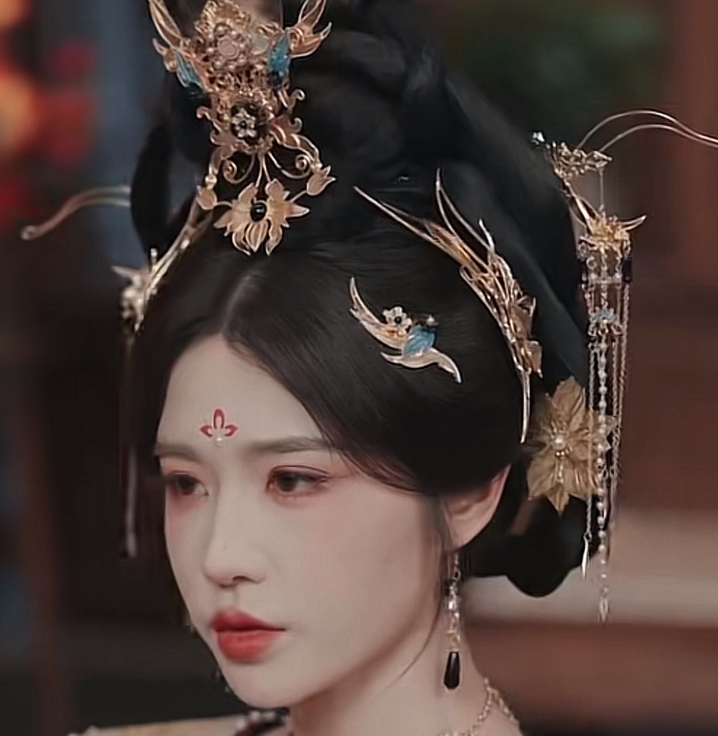 这个演员的脸蛋好好看，好勾魂啊哈哈！ 