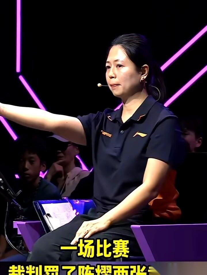 陈熠对战张本美和那场球。
打到一半，陈熠扶住了自己的脖子，老伤犯了。教练立刻起身