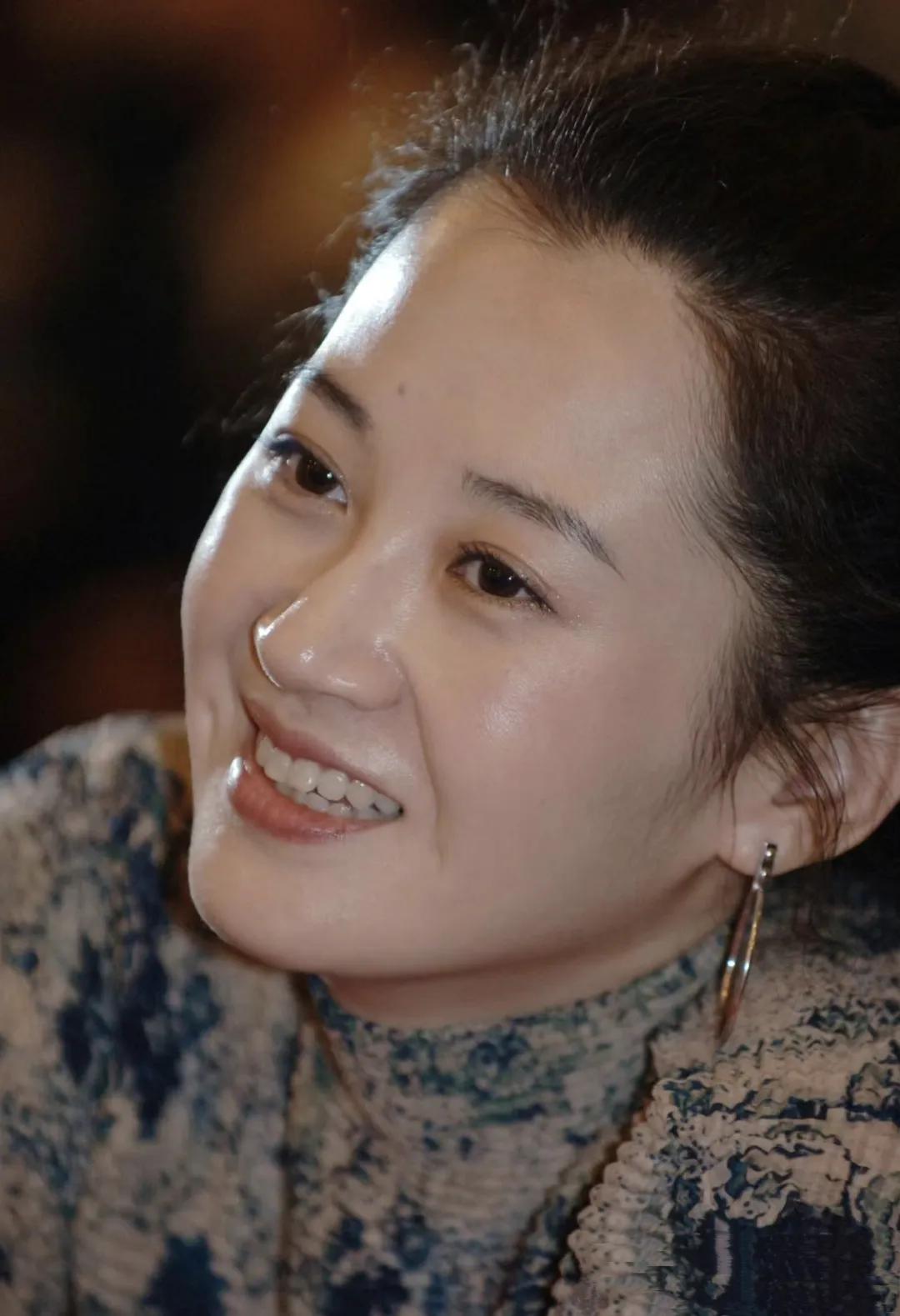 在中国娱乐圈的璀璨星河中，许晴宛如一颗独特的星辰。她以精湛演技收获观众青睐，又因