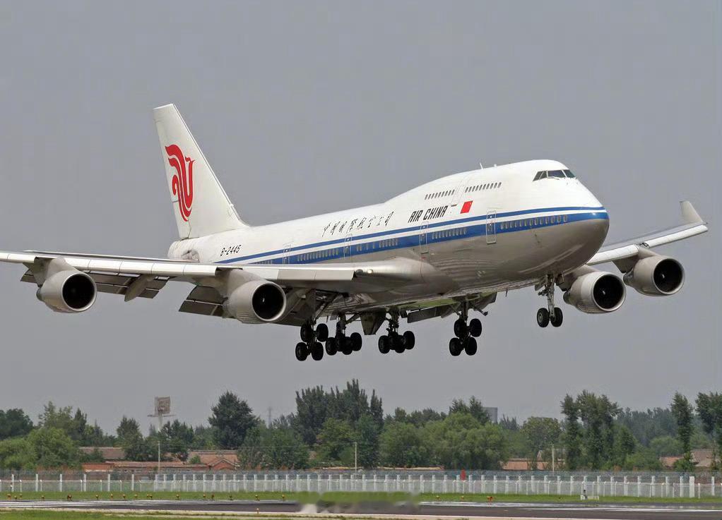 今天是你的生日，2445！（1994年2月25日交付国航）目前中国民航机队中唯一