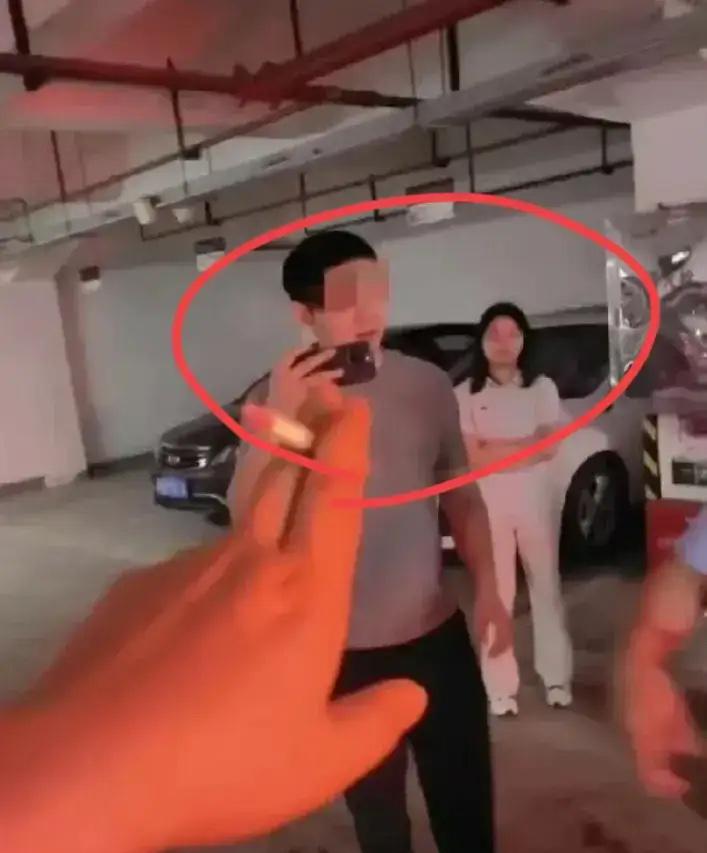 胡咧咧，长沙彭女士出生于1995年，今年31岁，未婚，至今还是一个四级主任科员，