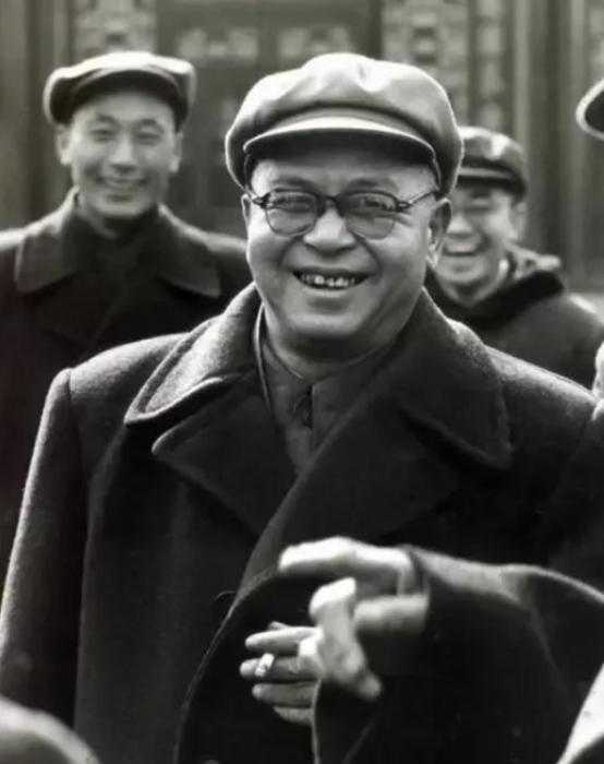 1958年，明史专家吴晗发掘完万历皇帝的定陵后，得寸进尺，又想挖明成祖朱棣的长陵