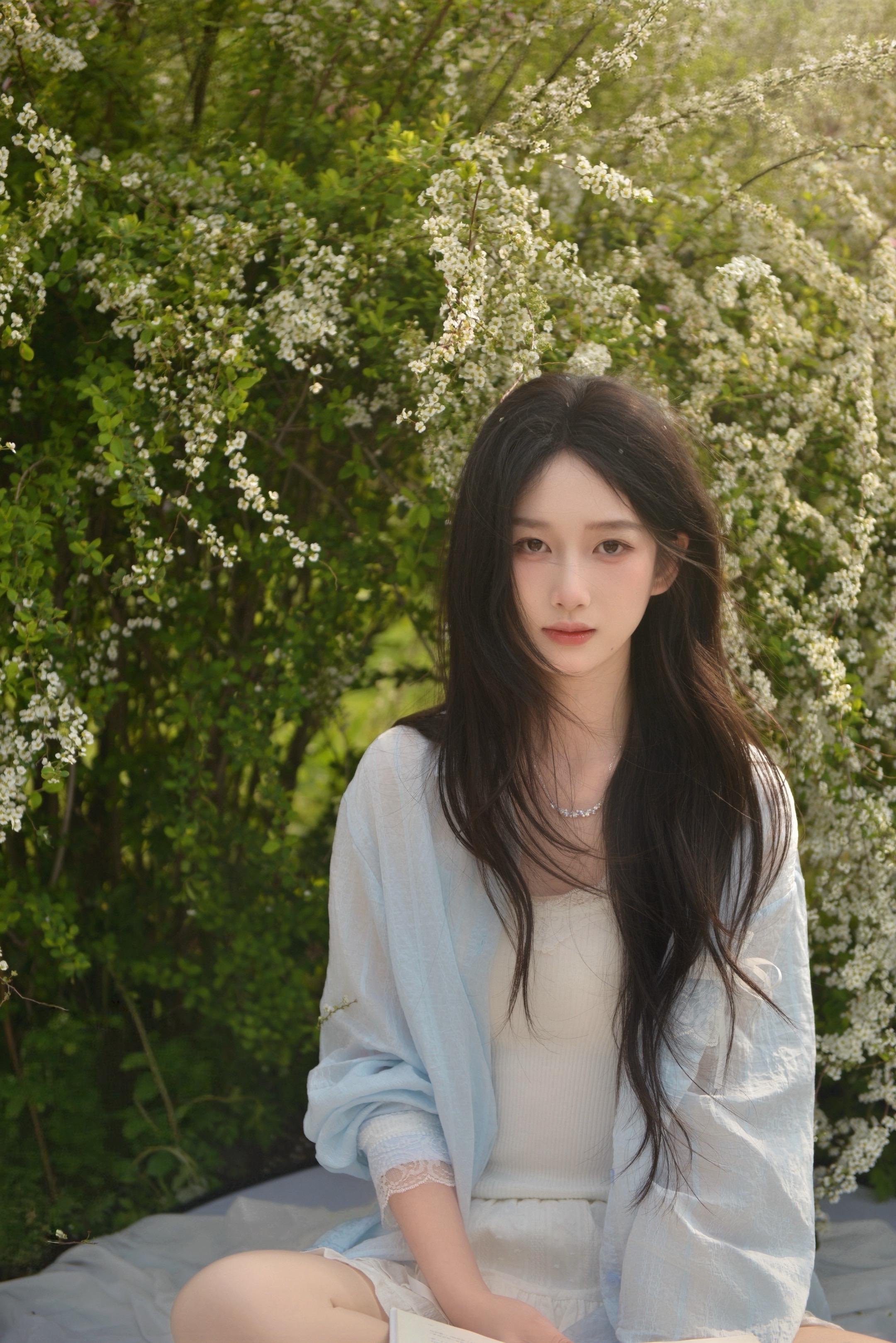 从房子里走出去站到春天中间