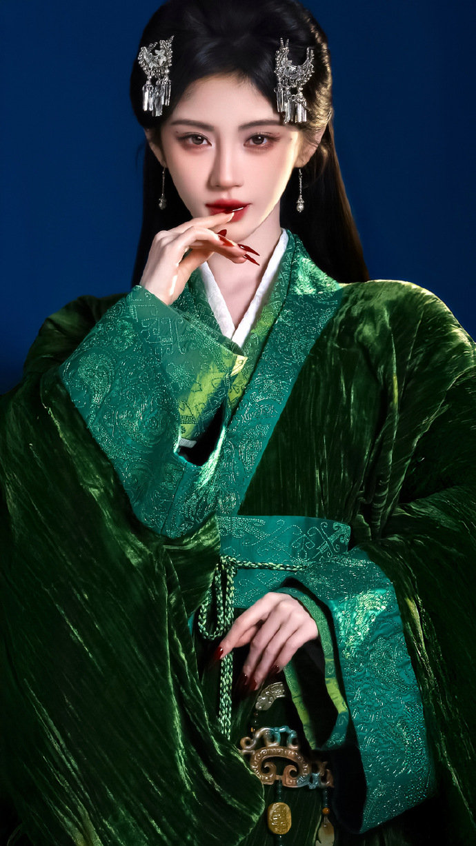 鞠婧祎绿袍露芜衣鞠婧祎魅惑绿袍 哇！ 鞠婧祎魅惑绿袍 