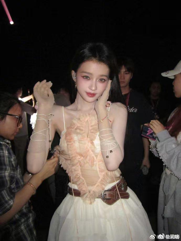 孙怡不需要鼓励式教育乘风2026拒绝固有鼓励式教育方式，孙怡始终严格要求自我。全