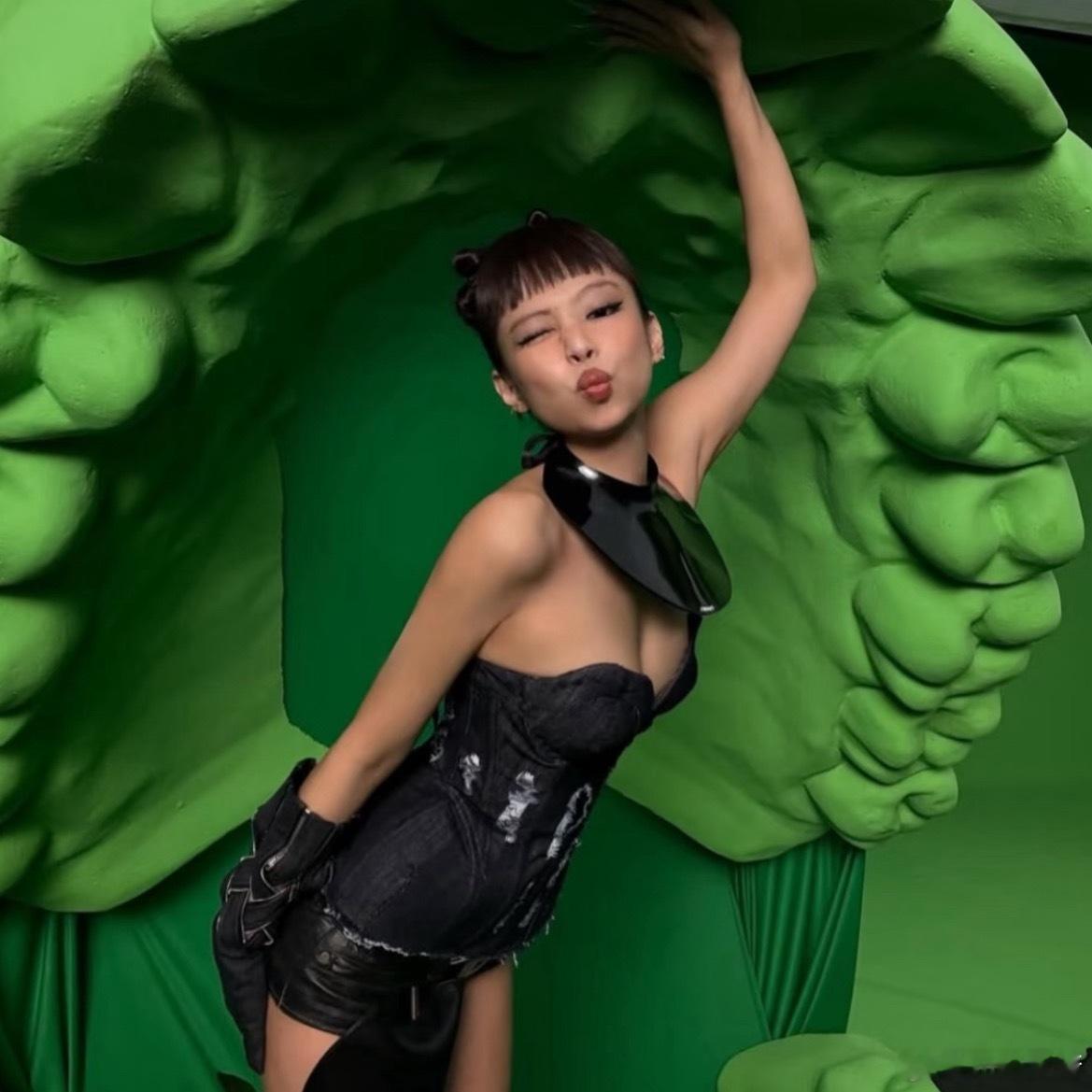 jennie怎么总是做这种容易让人觉得尴尬的表情？ ​​​