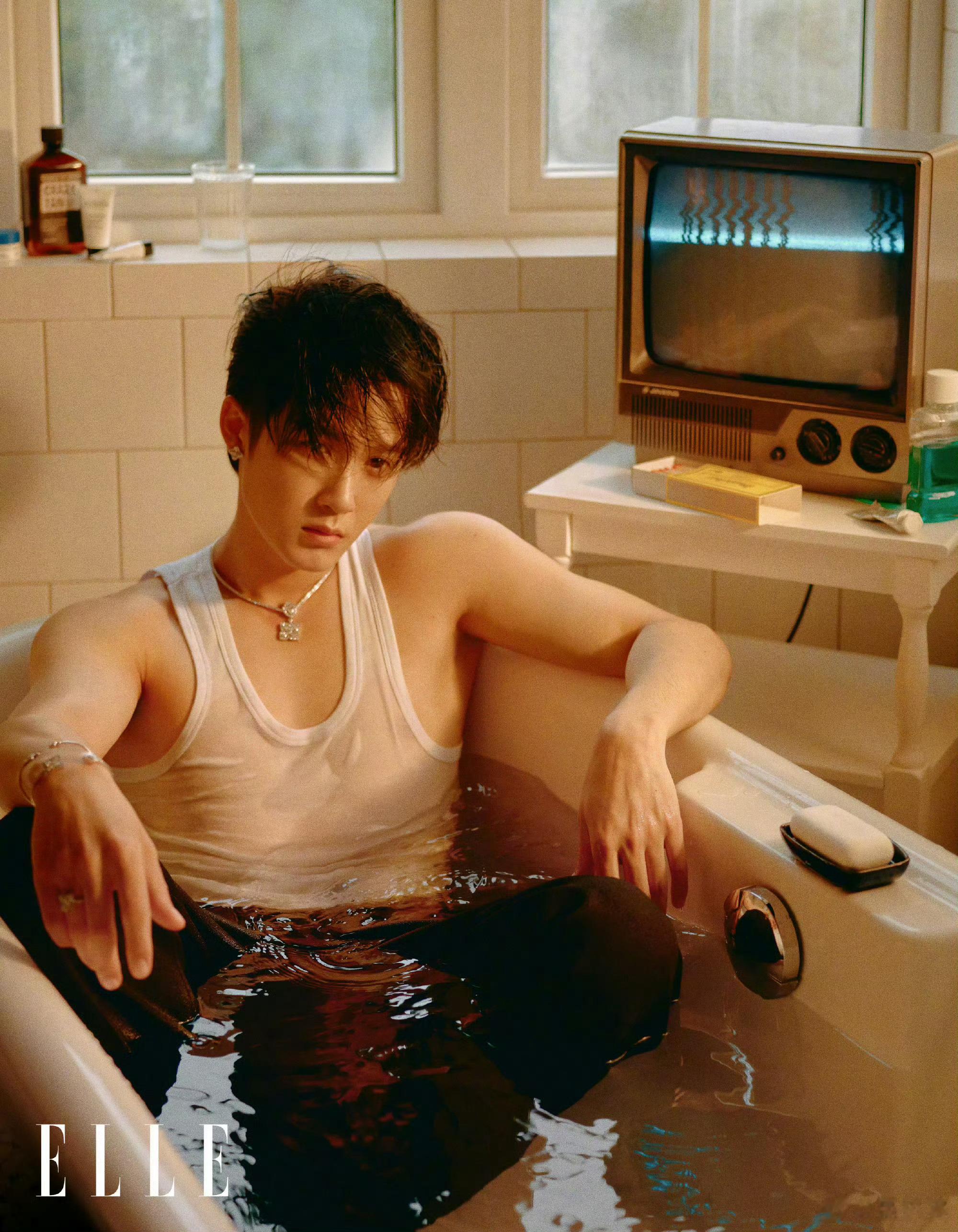 #檀健次的胸肌 偷偷藏不住# 此时此刻很想高歌唱一曲《好运来》，这是什么好日子呀