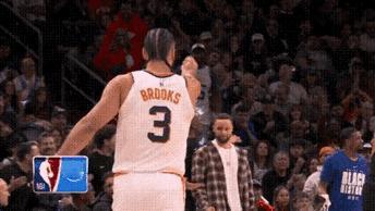 格林：布鲁克斯打球就是这样，对勇士和库里都是挑衅的发起者，他以为库里是怕他，刻意