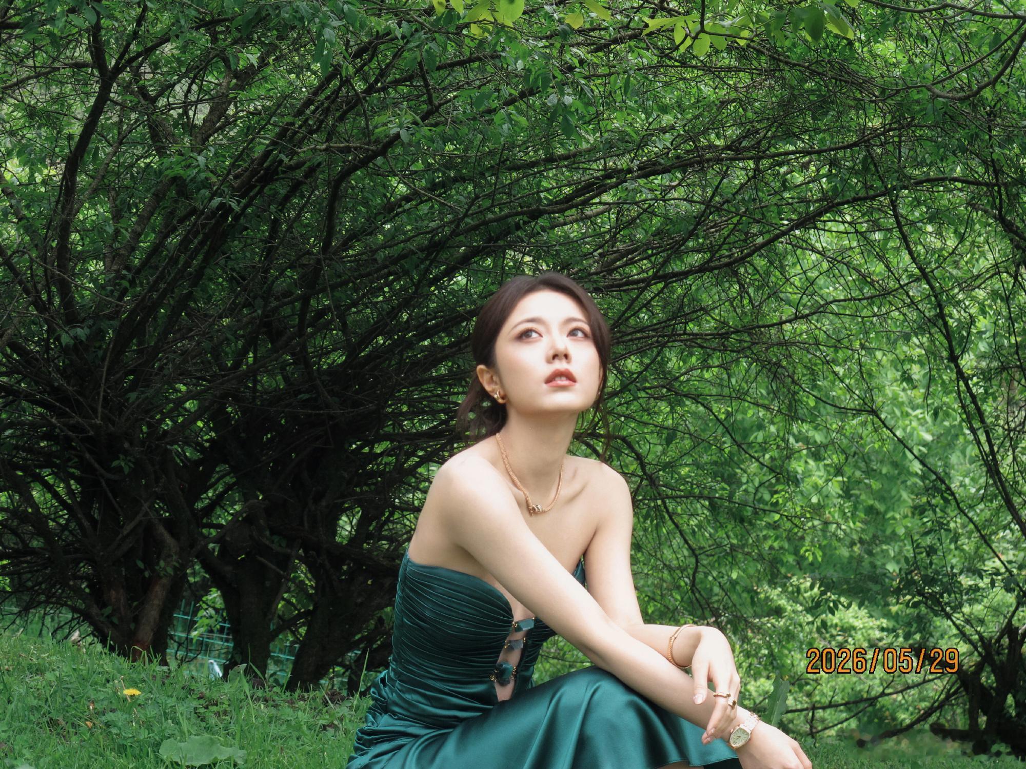 赵今麦 绿野仙踪体态舒展不僵硬，灵气与端庄并存，这才是绿野仙踪该有的模样。 