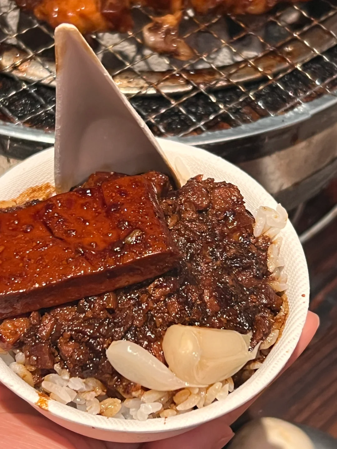 在成都 吃完这碗卤肉饭我就后悔了。。。