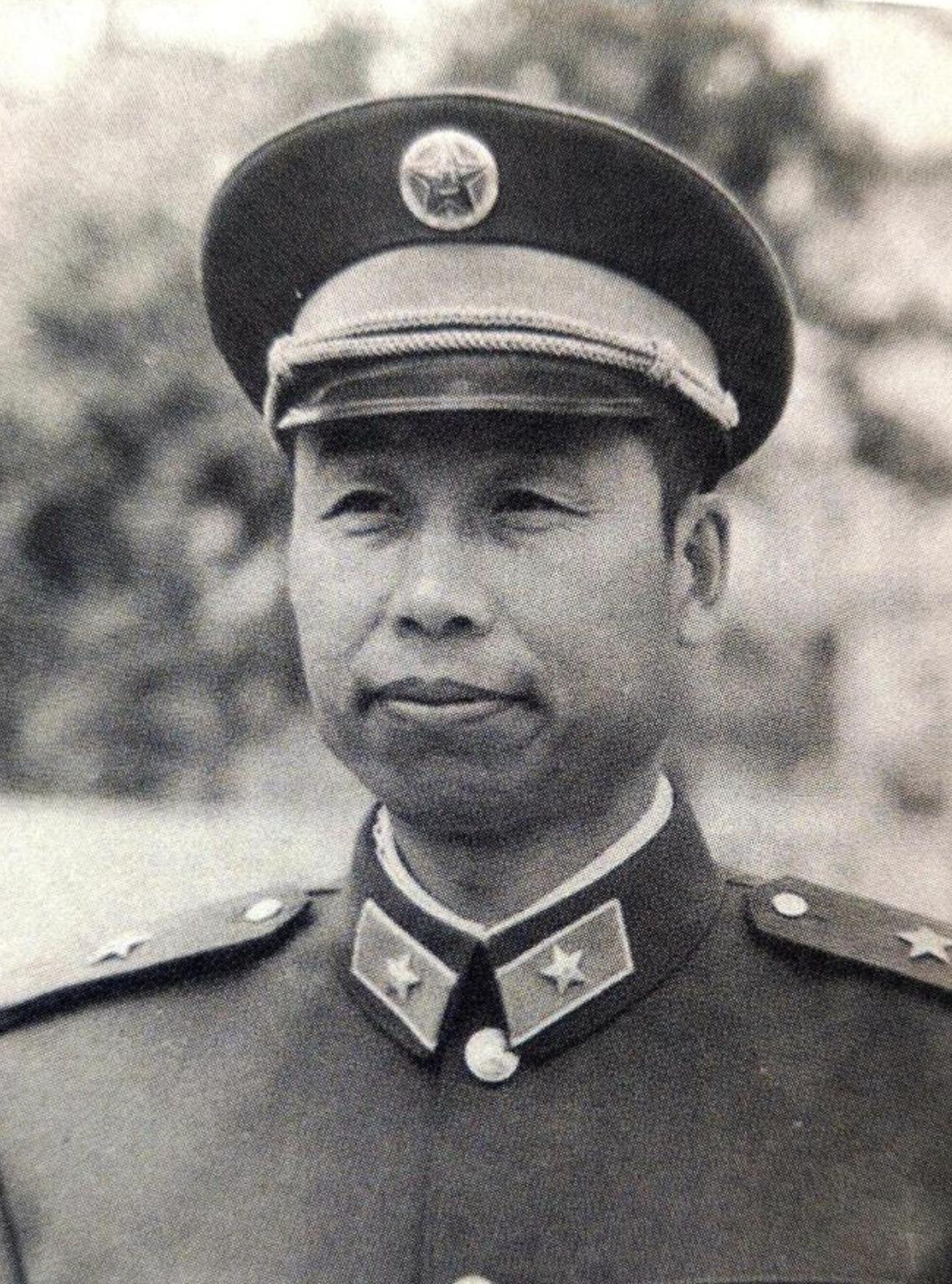 1984年9月，昆明军区会议室。刘玉尊站起来，把一盘磁带塞进录音机。沙沙声后，突