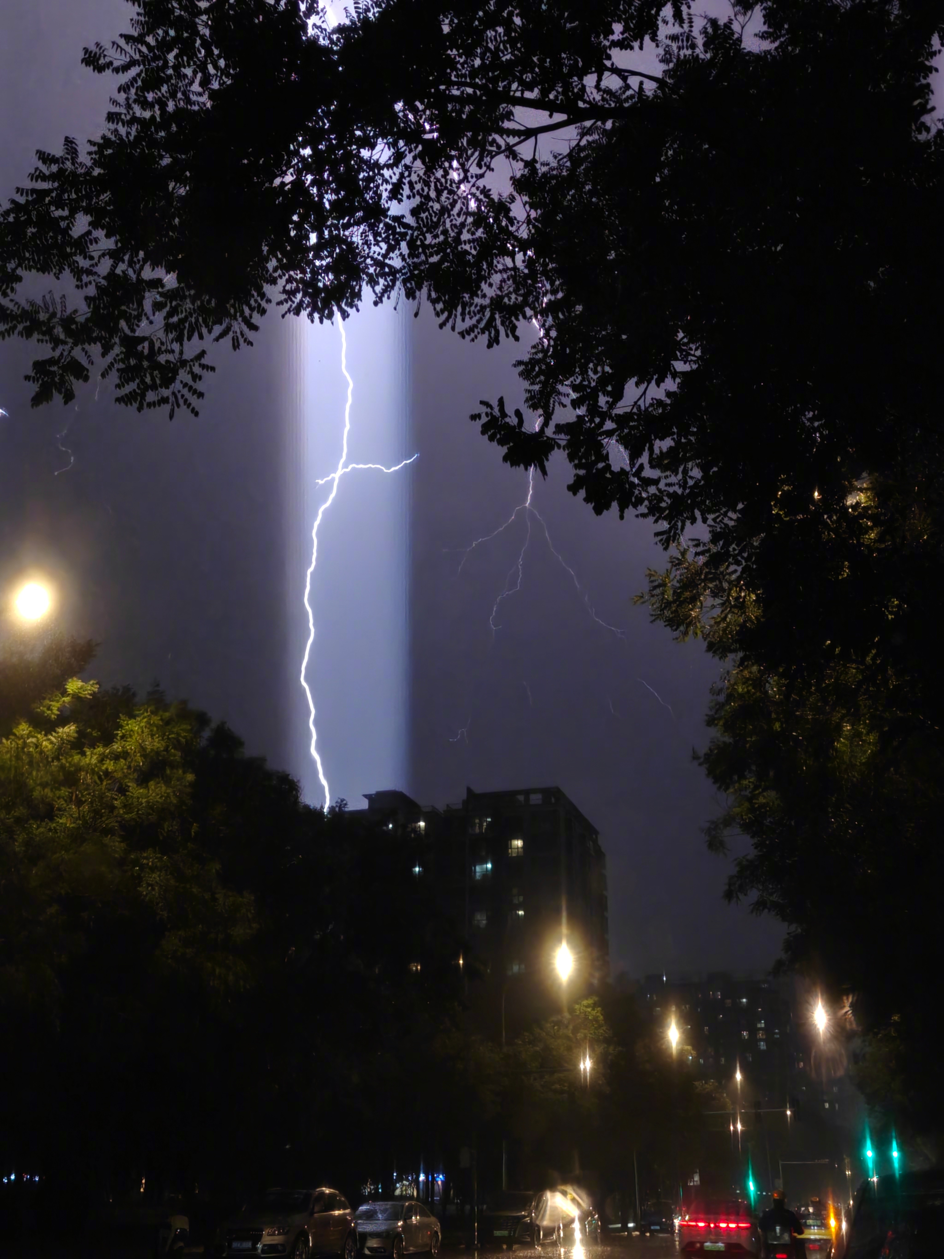 北京大雨天突然就亮了⚡⚡⚡⛈️⛈️⛈️ 北京