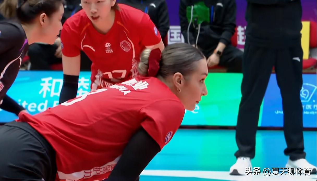 正在直播津沪女排大战！上海女排VS天津女排，两支队伍都进了4强，但是这场再次交手