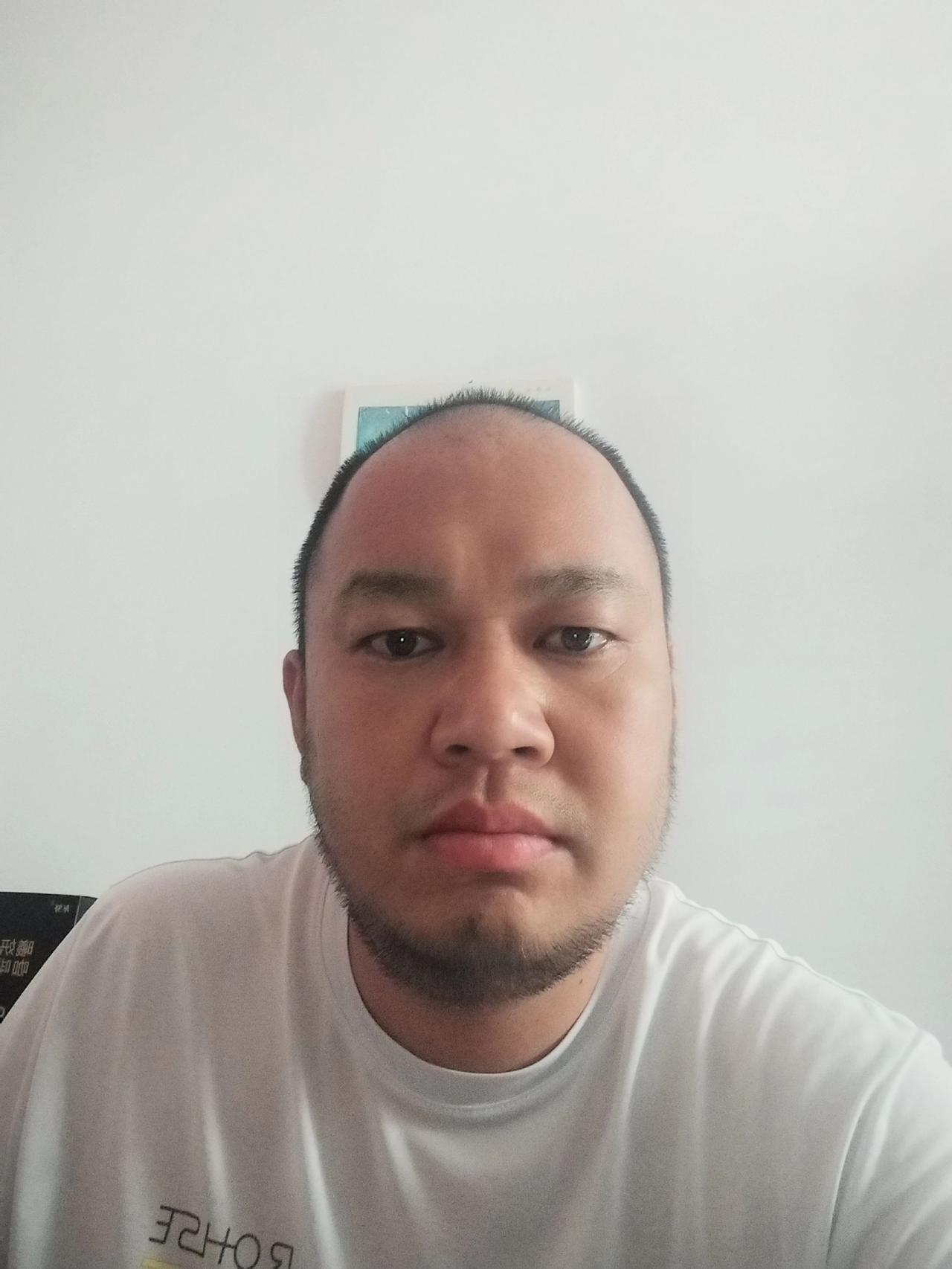 不要被年龄所定义 没刮胡子的男人 有胡子的男人
