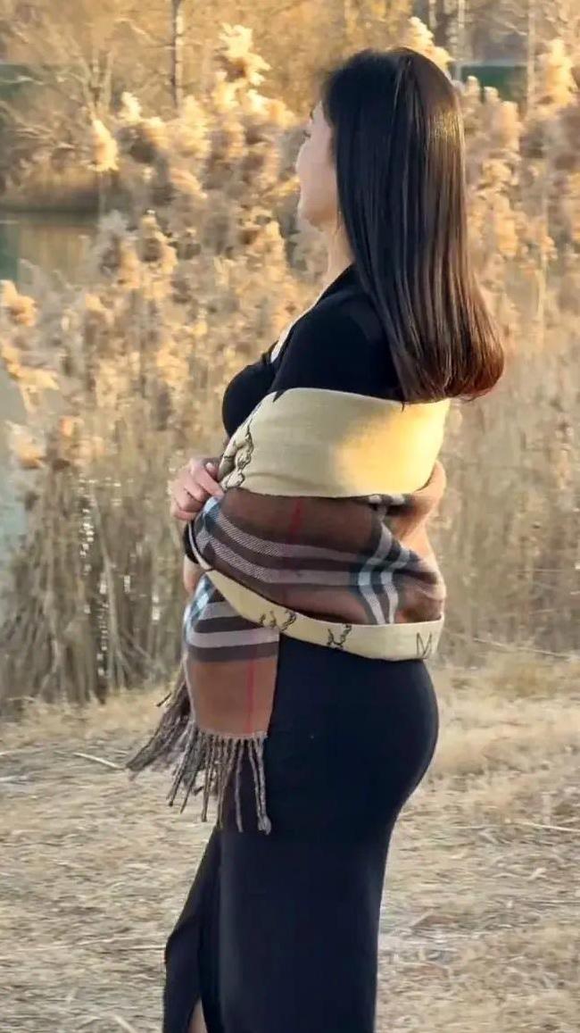 我问苍天无余说，云在青天水在瓶！