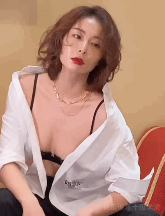 感觉她不是很适合这种造型，还是狂飙里面的大嫂的造型适合她[比心]
 