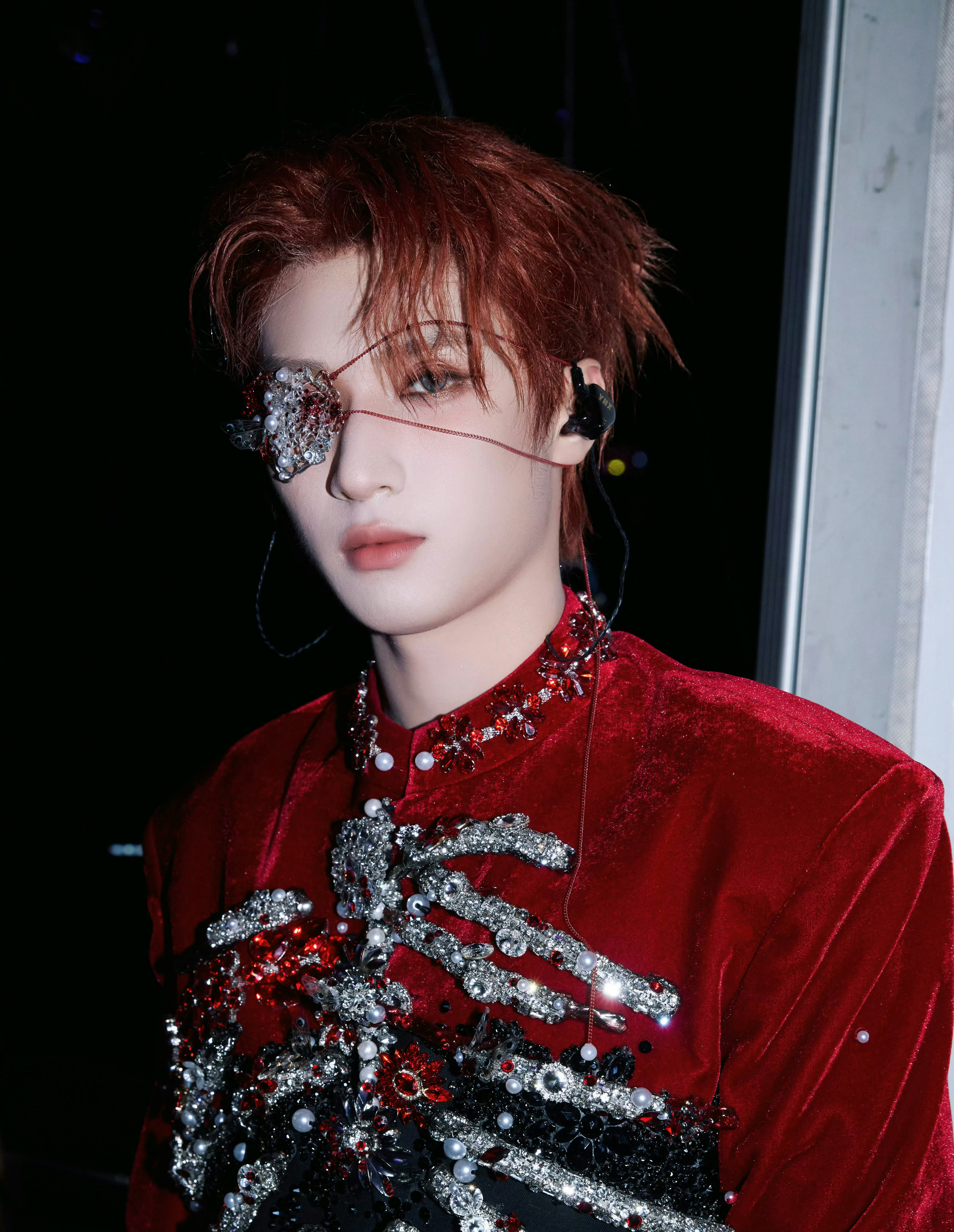 严浩翔📸in MENG HUITING 特别定制红丝绒西装❤️‍🔥骨骼雕琢`