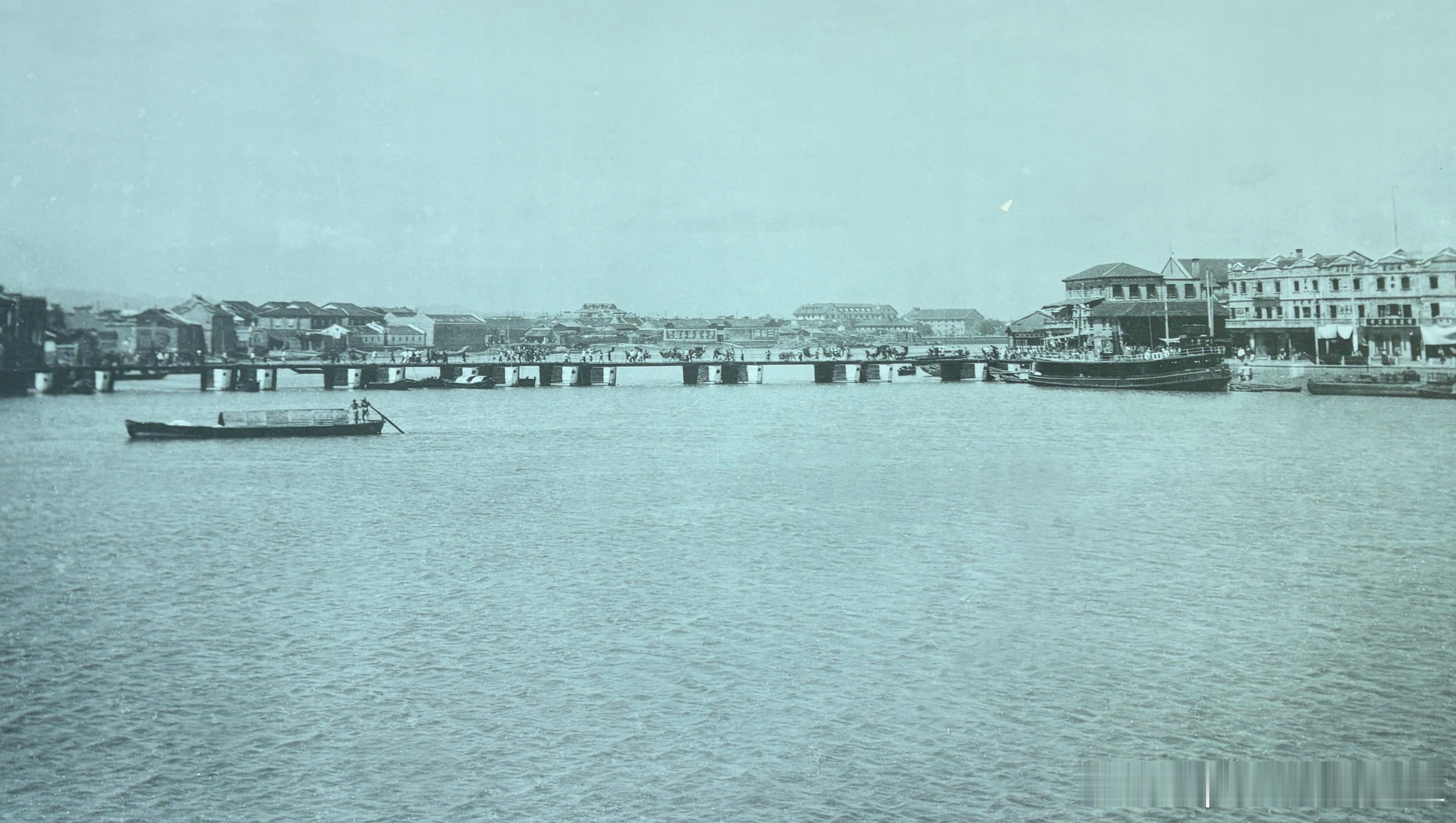 1934年的宁波新江桥。该桥1862年初建时为18舟，1899年改为16舟，并拓