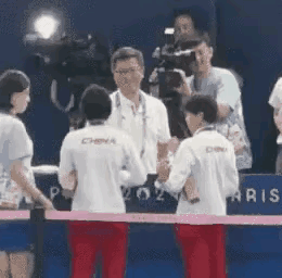 #全红婵陈芋汐抱抱#心疼！陈芋汐连2届摘银后抹泪，采访显格局：金牌属中国我就开心