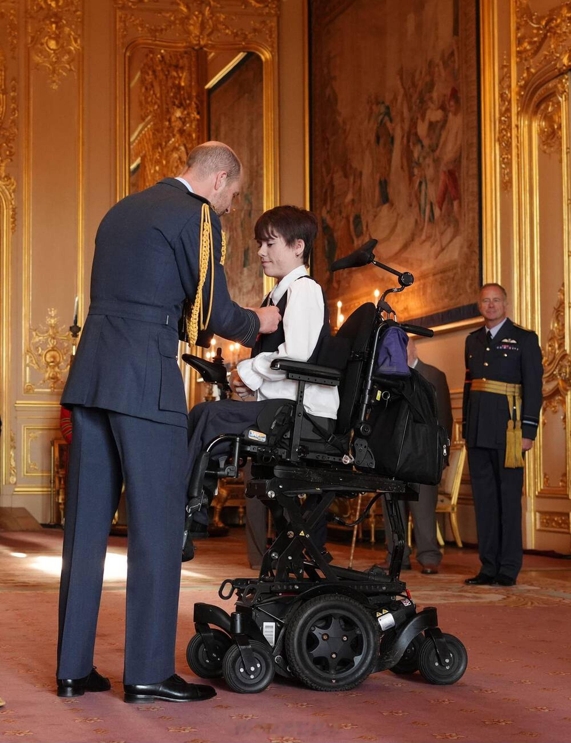 威廉王子  今天威廉王储在温莎城堡主持本年度第9️⃣场授勋仪式🎖️ 