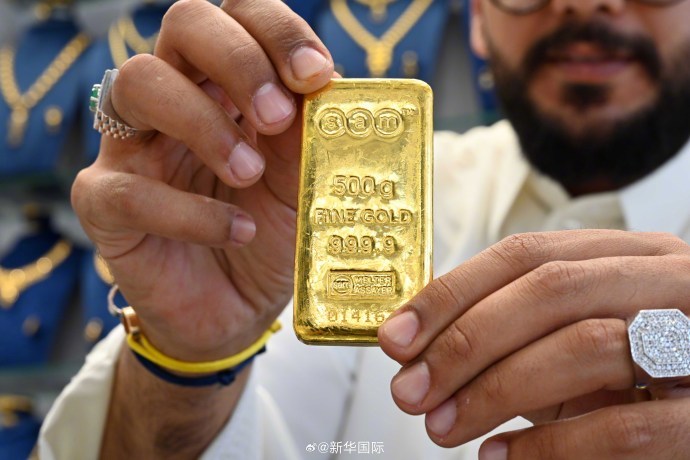 【#专家仍长期看涨黄金#】#专家称当前金价属良性调整# 国际黄金、白银期货价格2