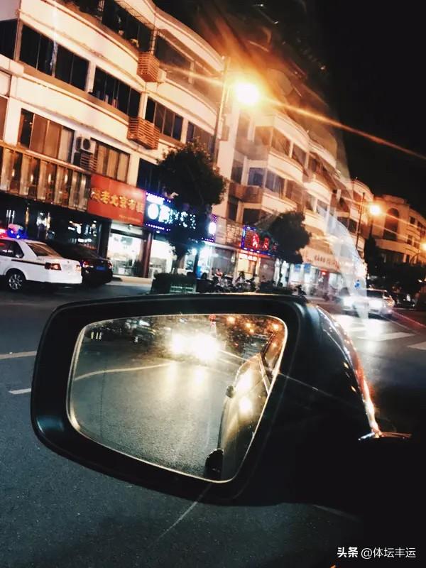 未经他人苦，莫劝他人善！
在生活里，总有人站着说话不腰疼，对别人的伤痛视而不见，