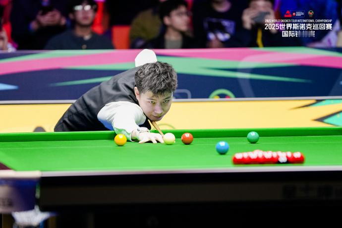 赵心童6比1布朗 斯诺克国际锦标赛128进64轮次，赵心童6比1战胜奥利弗·布朗