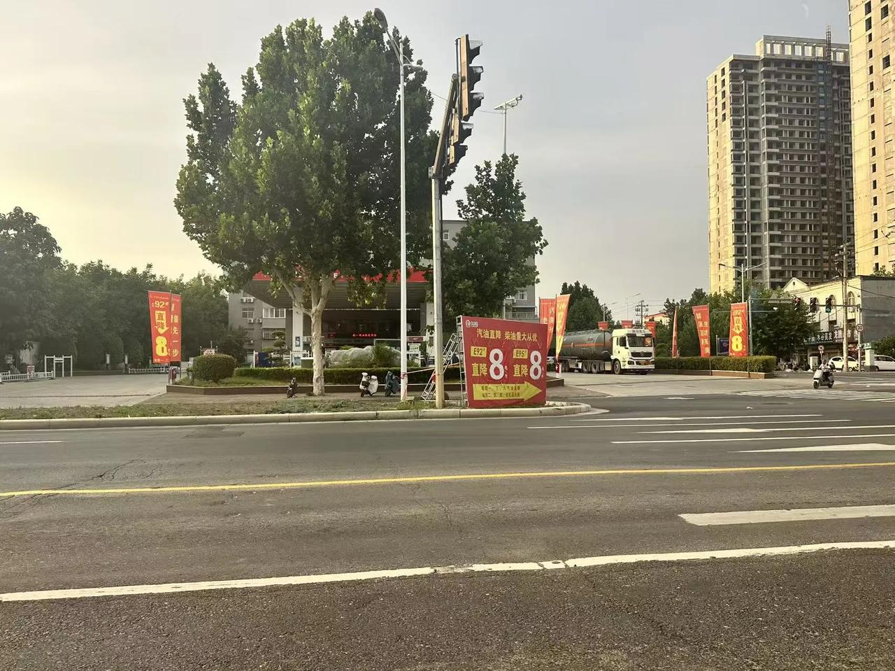 成品油都在搞活动，降价完后也回归正常了，霍尔姆斯海峡又起硝烟，不知道过段时间会不