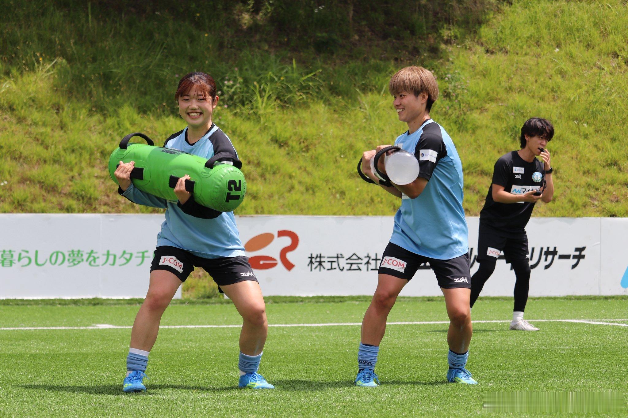 NadeshikoJapanweleague 下赛季跟着池田太教练吃香的喝辣的。