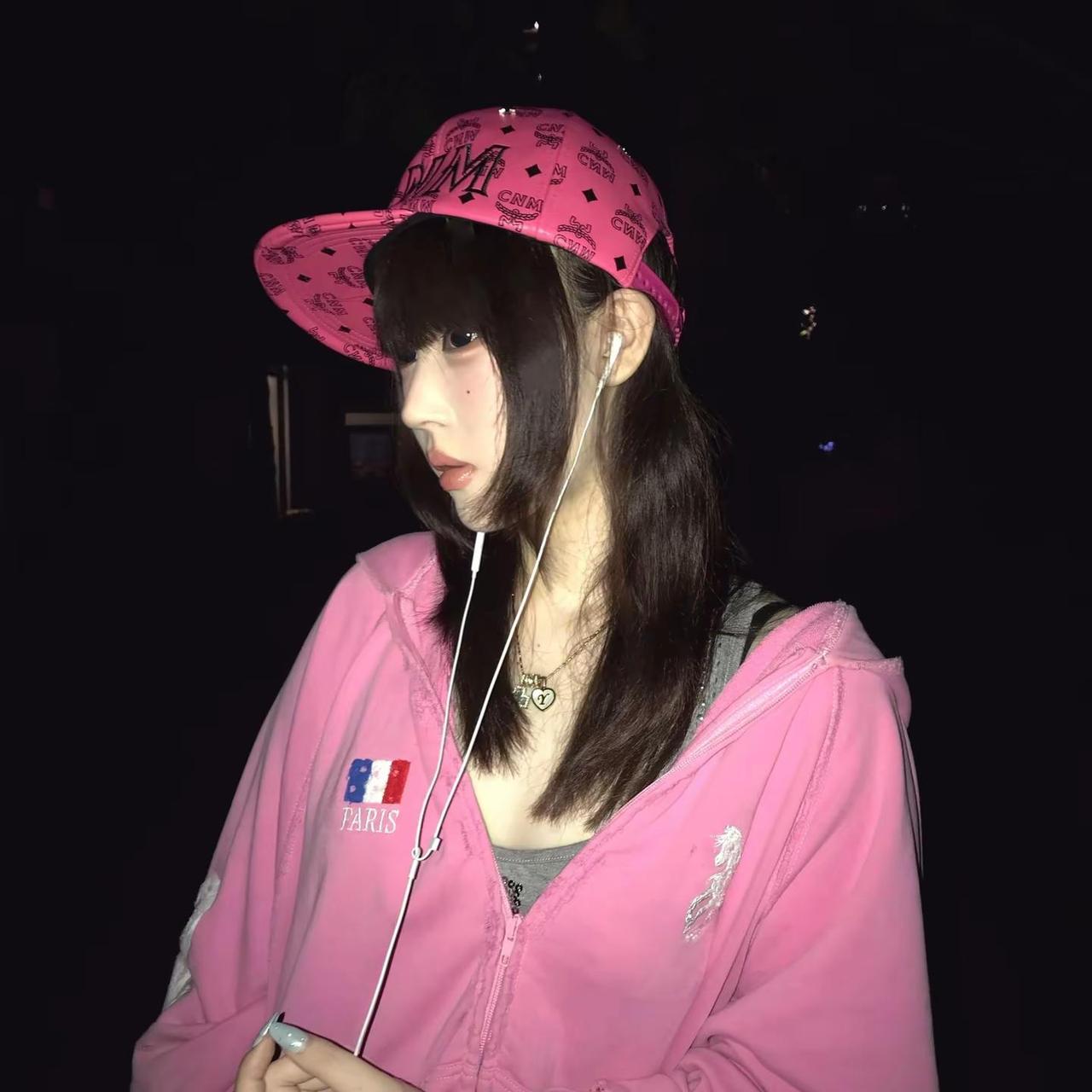 太帅了椅大人。udg最老的新入  我们那时候叫newwave 椅子不够酷 y2k