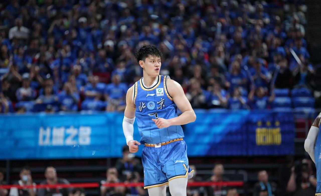 北京男篮102-94赢了广东，这场球真是被他们的三分投死的，全队55%的三分命中