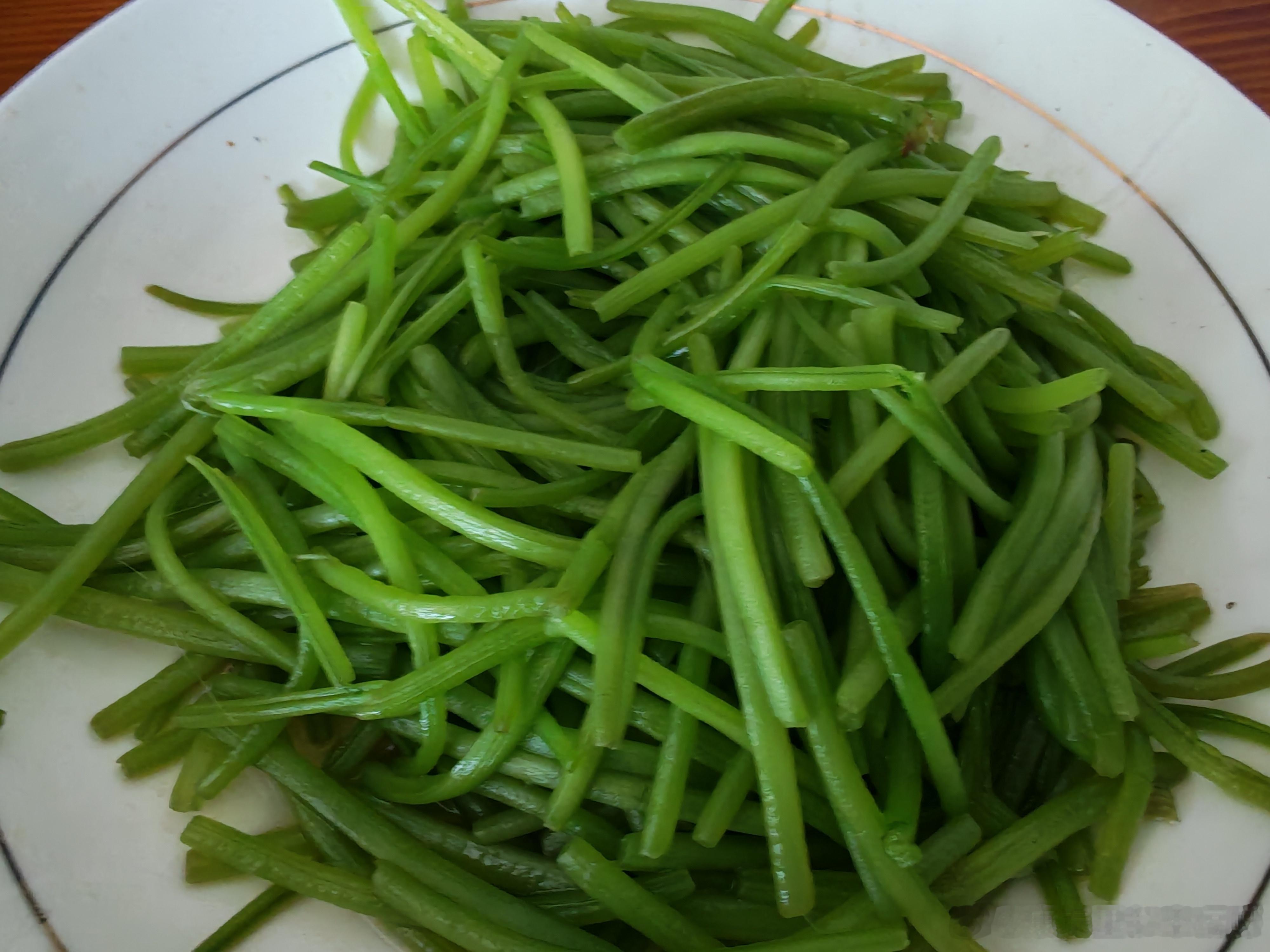 好好吃饭黄瓜皮蛋很好吃迷鲚鱼放点香菜更好吃 