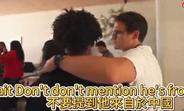 直播切片惹祸！阿信不在场，谁替他“不爱聊中国”？