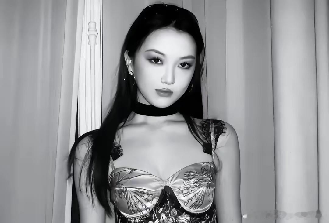 #李嫣18岁近照##18岁的李嫣# 李嫣18岁近照，好酷一女孩～ ​​​