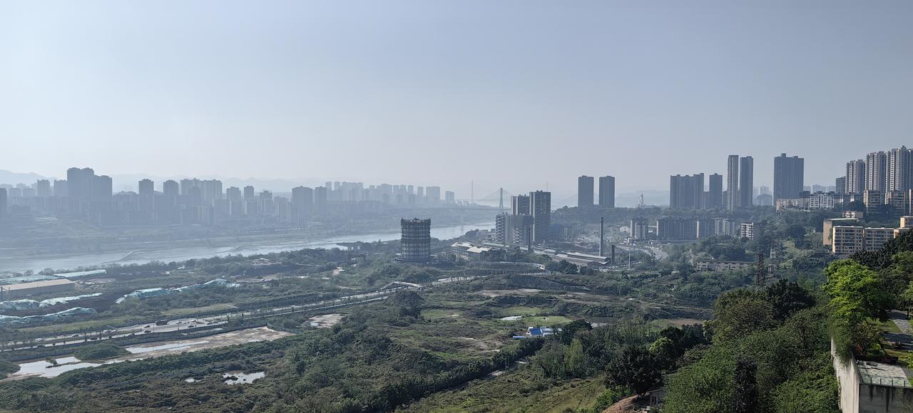 老重钢片区——重庆工业博物馆，“孤零零”地在崖线下面待了好多年[思考]如今，“筑