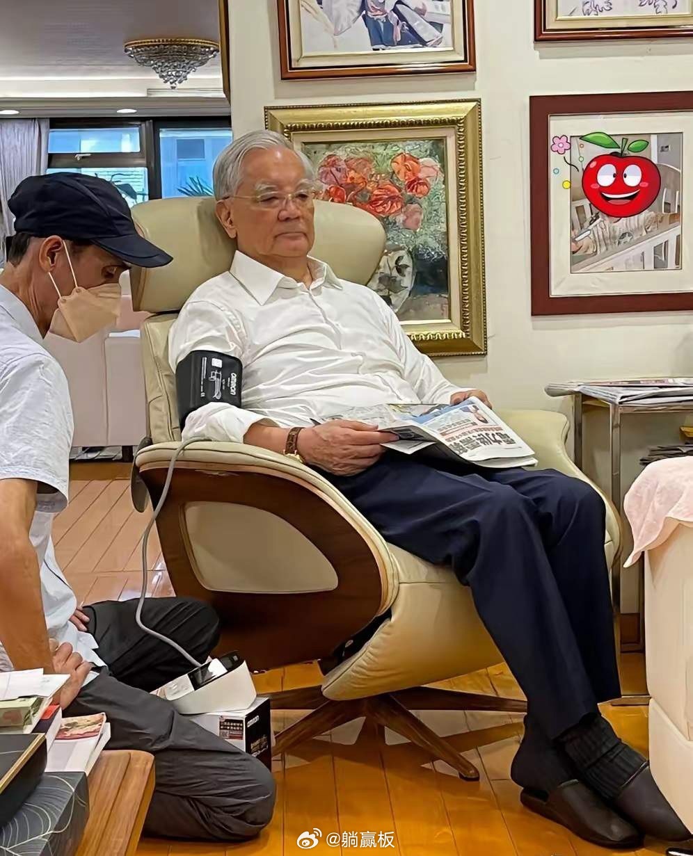 中国国民党原主席连战，如今已是90岁高龄。90岁的连战，现在很少出门了。家人说老