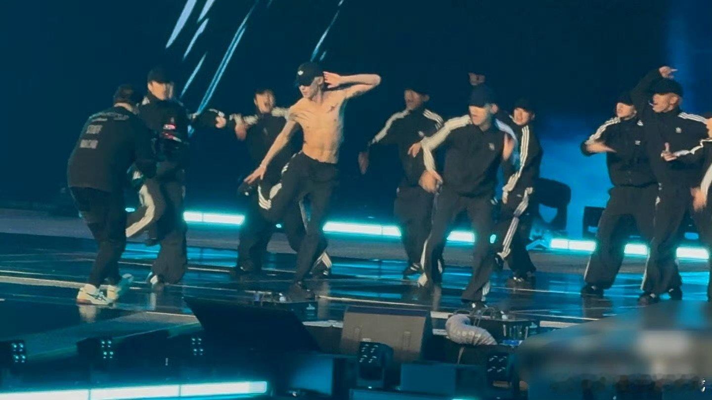 王鹤棣演唱会好富有好慷慨王鹤棣演唱会脱衣服跳舞啊啊啊啊王鹤棣演唱会好富有好慷慨 