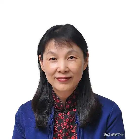 这下杜建英是真的坐不住了。 香港高院这一纸判决，不仅驳回了宗馥莉的上诉，更关键的