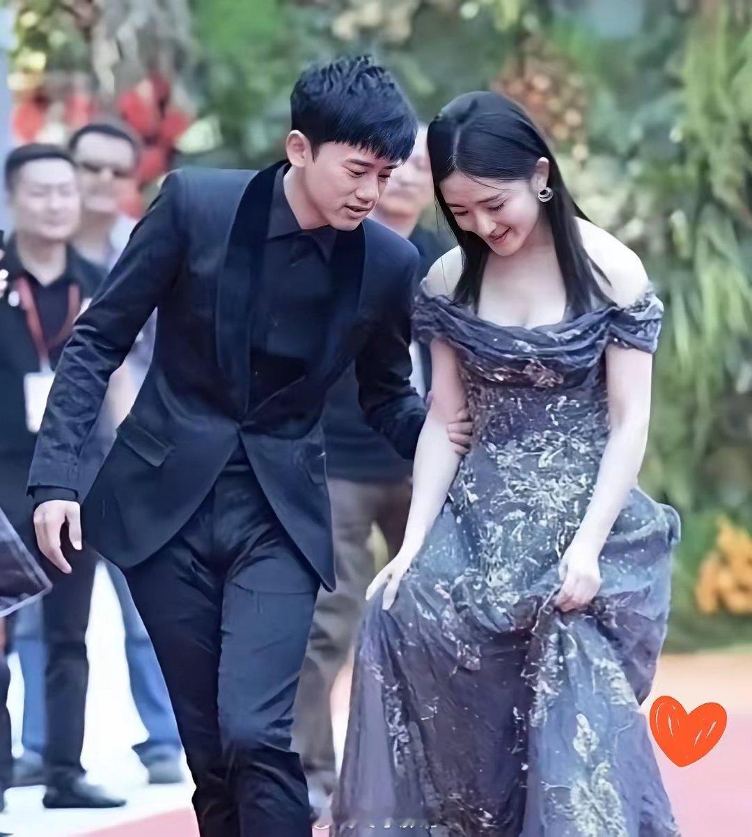 张杰永远都不会离婚了！原因很简单，不是谢娜有多有钱，而是因为谢娜她太爱张杰了。每