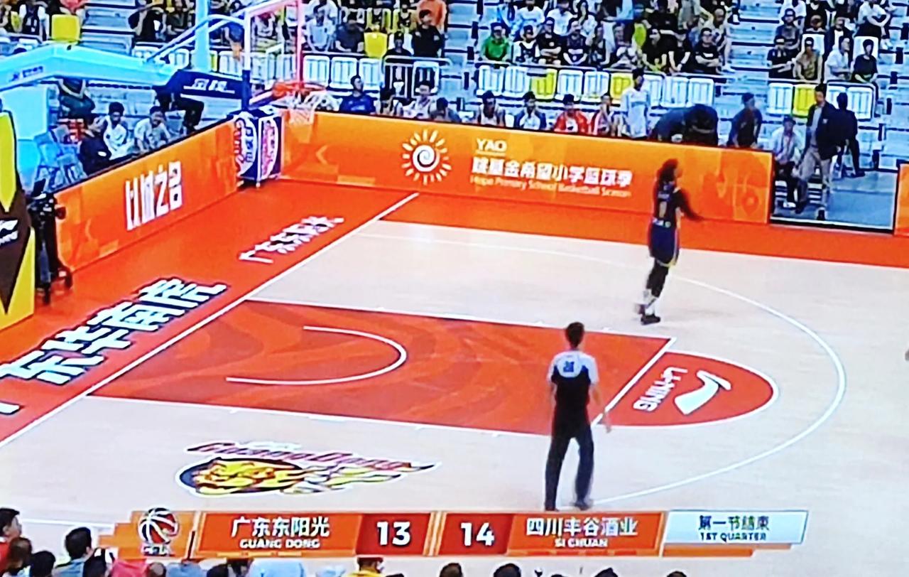 四川队第一节14-13赢广东队一分，距离本赛季首胜其实只有三节时间，广东队会不会