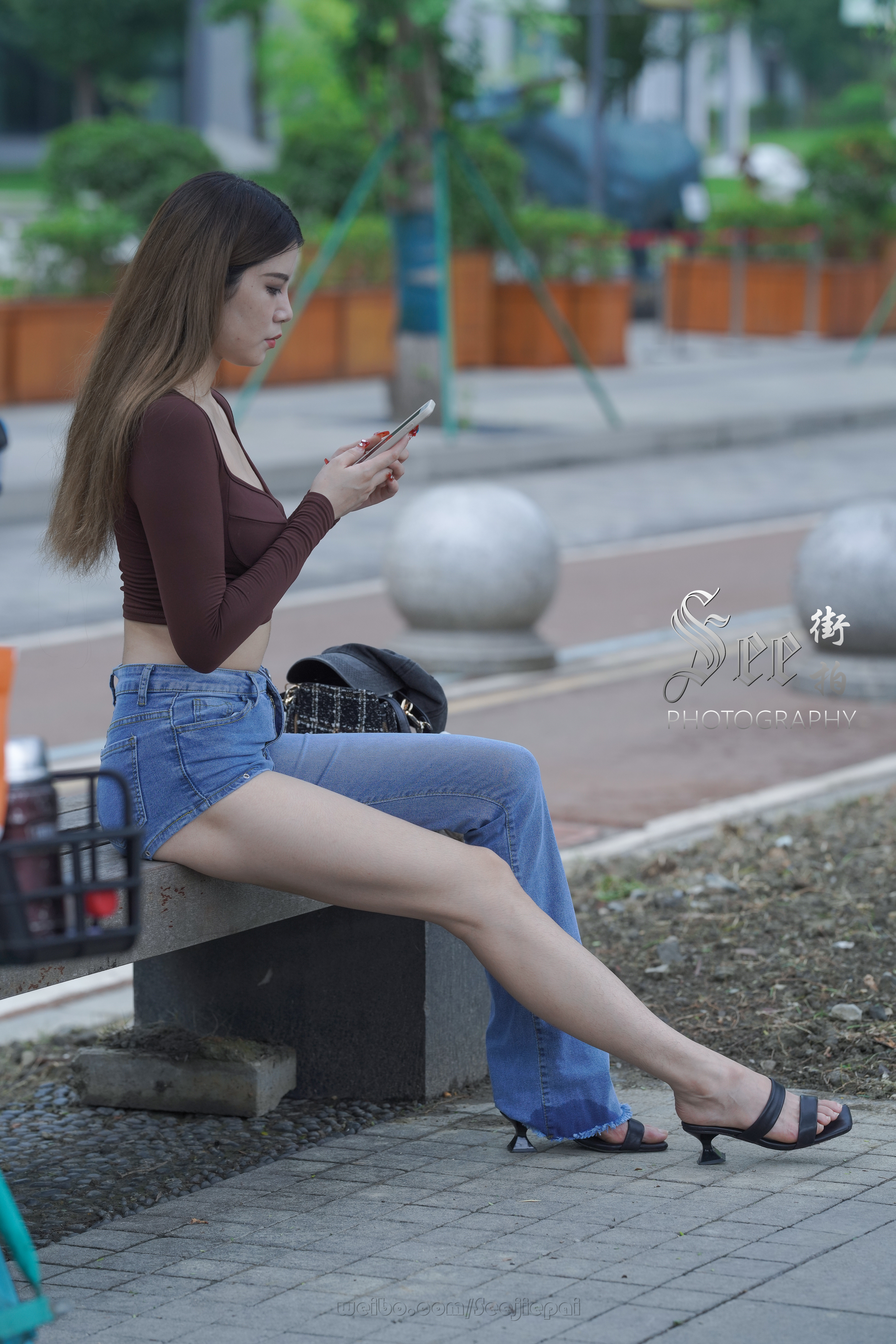 单腿牛仔裤，靓丽时尚~~ ​​​