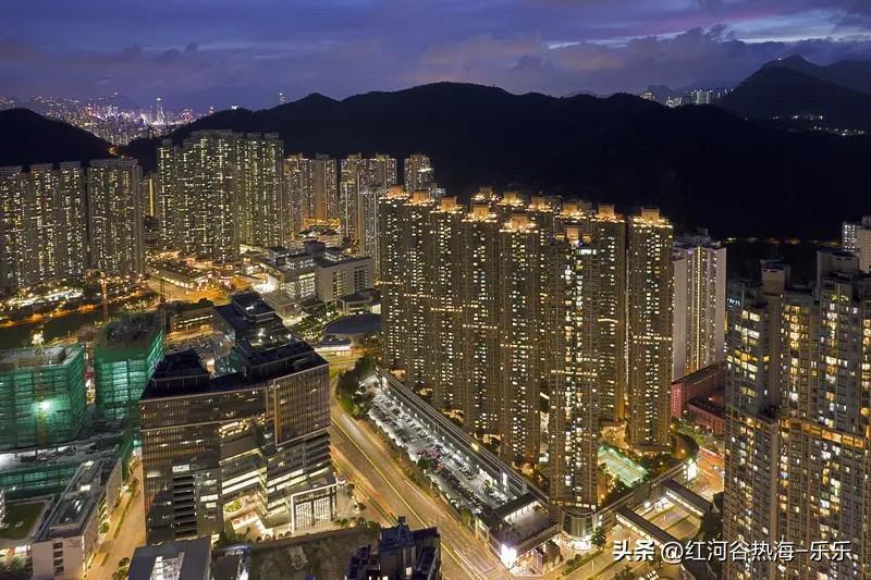 香港楼市是如何走出复苏行情的。

2024年2月底，香港全面“撤辣”。当时市场成